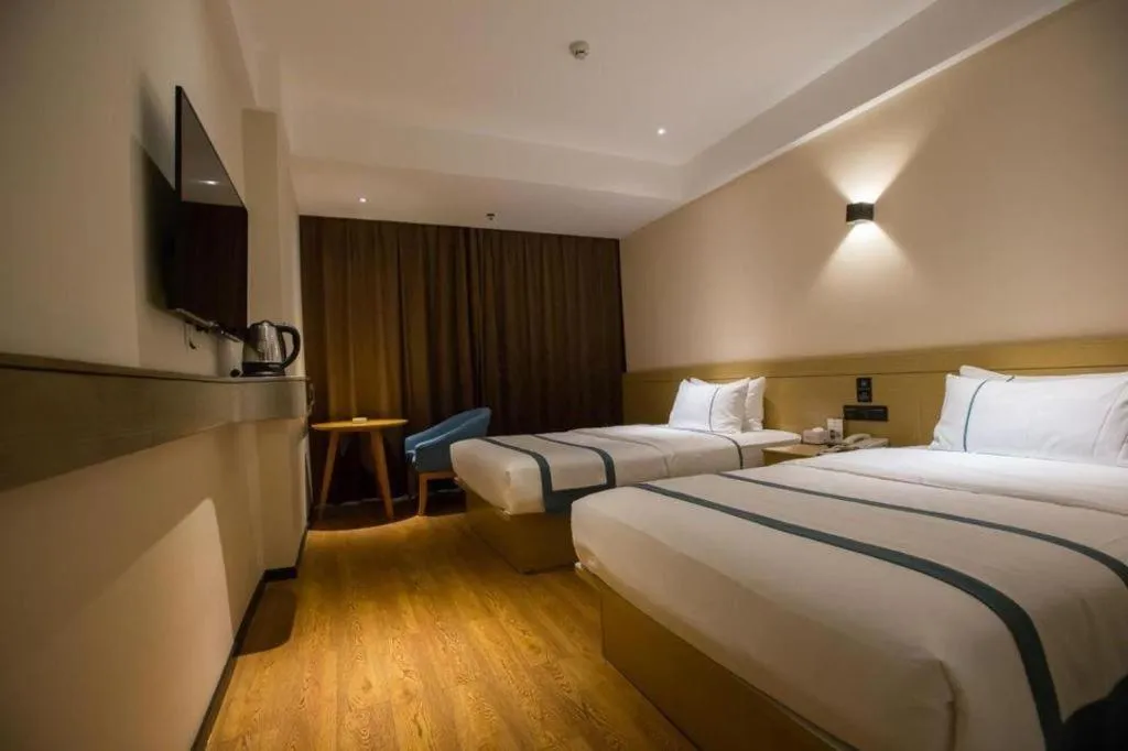 Bed in City Comfort Inn Zhanjiang Middle Haibin Avenue Wanda Plaza