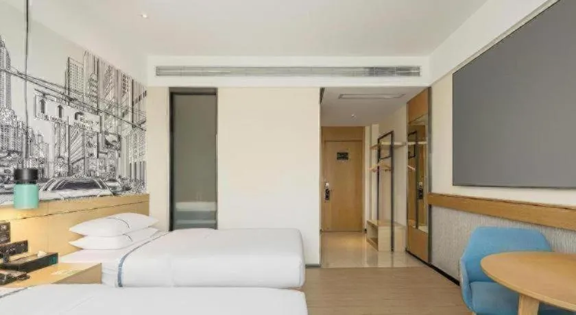 Bed in City Comfort Inn Zhanjiang Middle Haibin Avenue Wanda Plaza