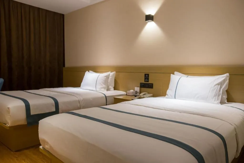 Bed in City Comfort Inn Zhanjiang Middle Haibin Avenue Wanda Plaza