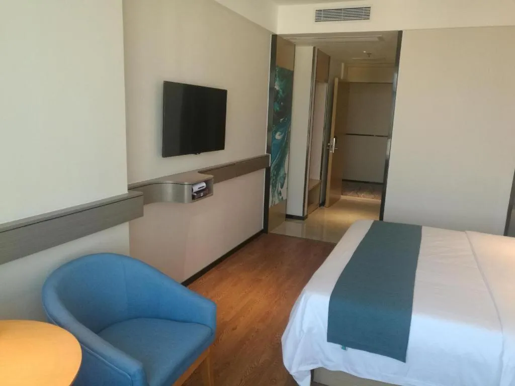 Bed in City Comfort Inn Zhanjiang Middle Haibin Avenue Wanda Plaza