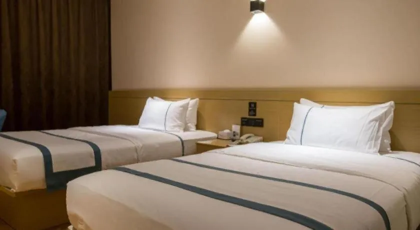 Bed in City Comfort Inn Zhanjiang Middle Haibin Avenue Wanda Plaza