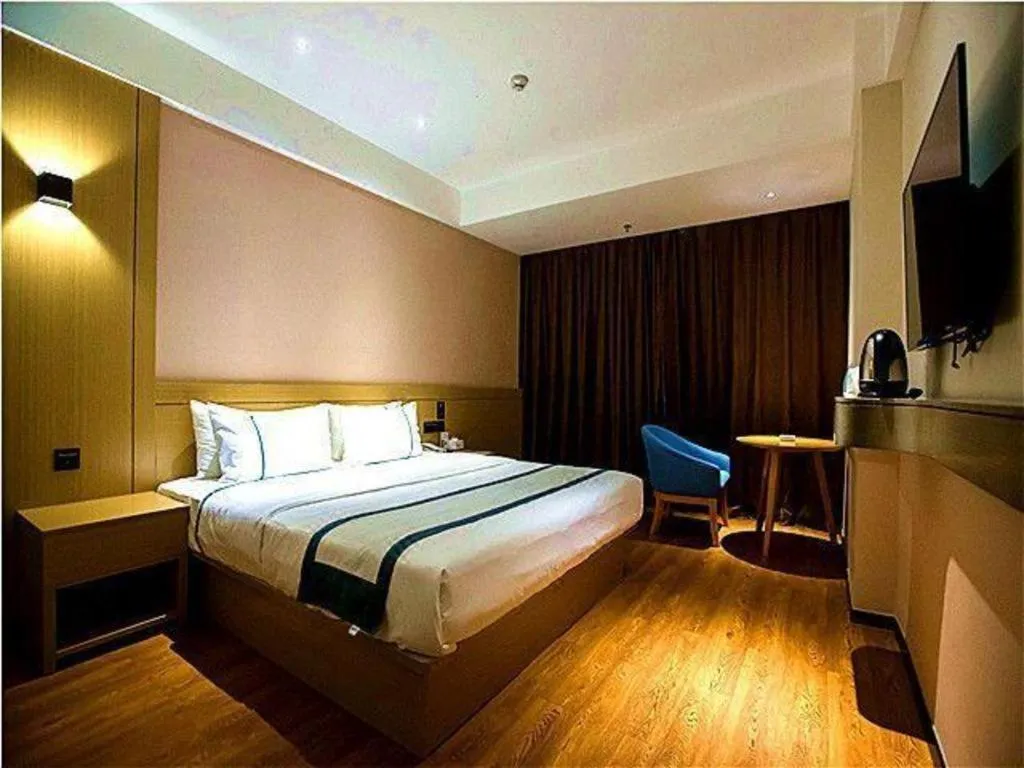 Bed in City Comfort Inn Zhanjiang Middle Haibin Avenue Wanda Plaza
