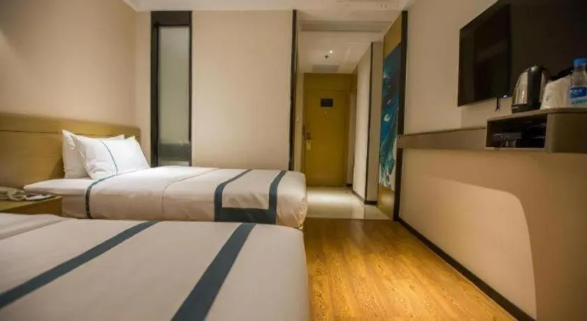 Bed in City Comfort Inn Zhanjiang Middle Haibin Avenue Wanda Plaza