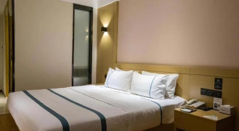 Bed in City Comfort Inn Zhanjiang Middle Haibin Avenue Wanda Plaza