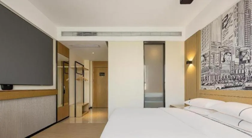 Bed in City Comfort Inn Zhanjiang Middle Haibin Avenue Wanda Plaza