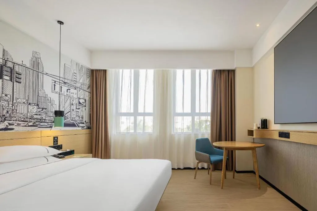 Bed in City Comfort Inn Zhanjiang Middle Haibin Avenue Wanda Plaza