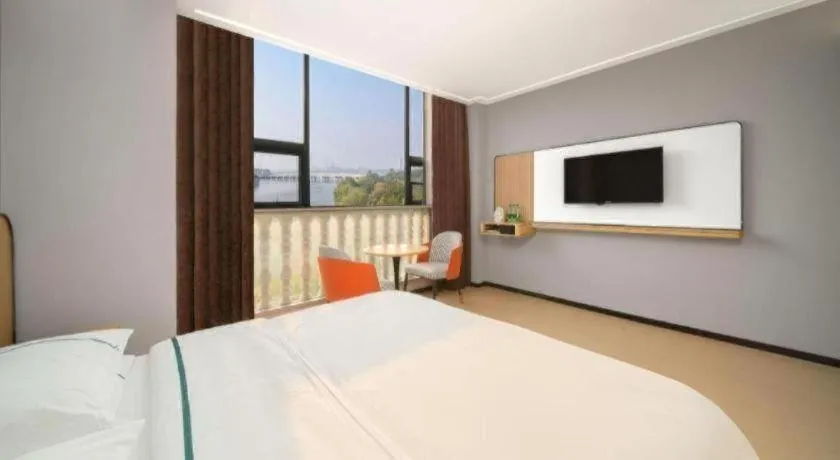 Bed in City Comfort Inn Huangshi Yangxin Mingyuewan Park