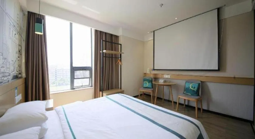 Bed in City Comfort Inn Huangshi Yangxin Mingyuewan Park