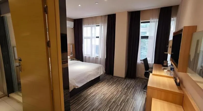 Bed in City Comfort Inn Hefei Binhu Wanda Plaza