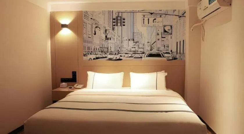 Bed in City Comfort Inn Changsha Yuelu Mountain Orange Island Head