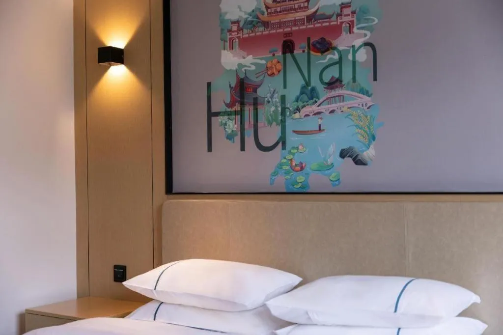 Bed in City Comfort Inn Changsha Yuelu Mountain Orange Island Head