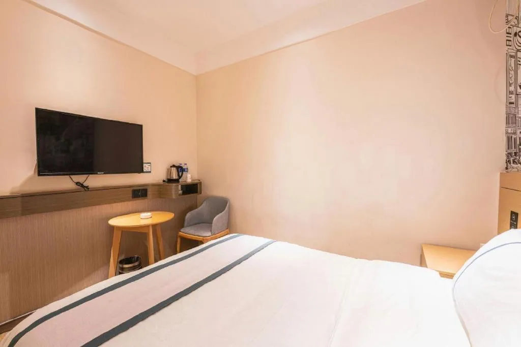 Bed in City Comfort Inn Changsha Yuelu Mountain Orange Island Head