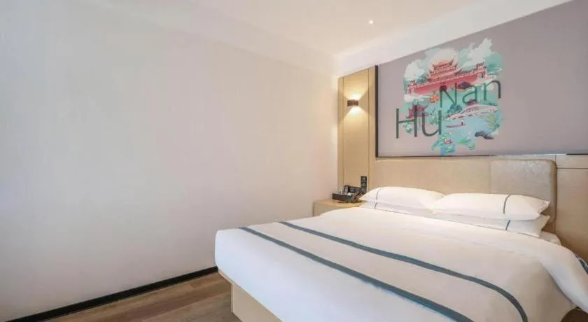 Bed in City Comfort Inn Changsha Yuelu Mountain Orange Island Head