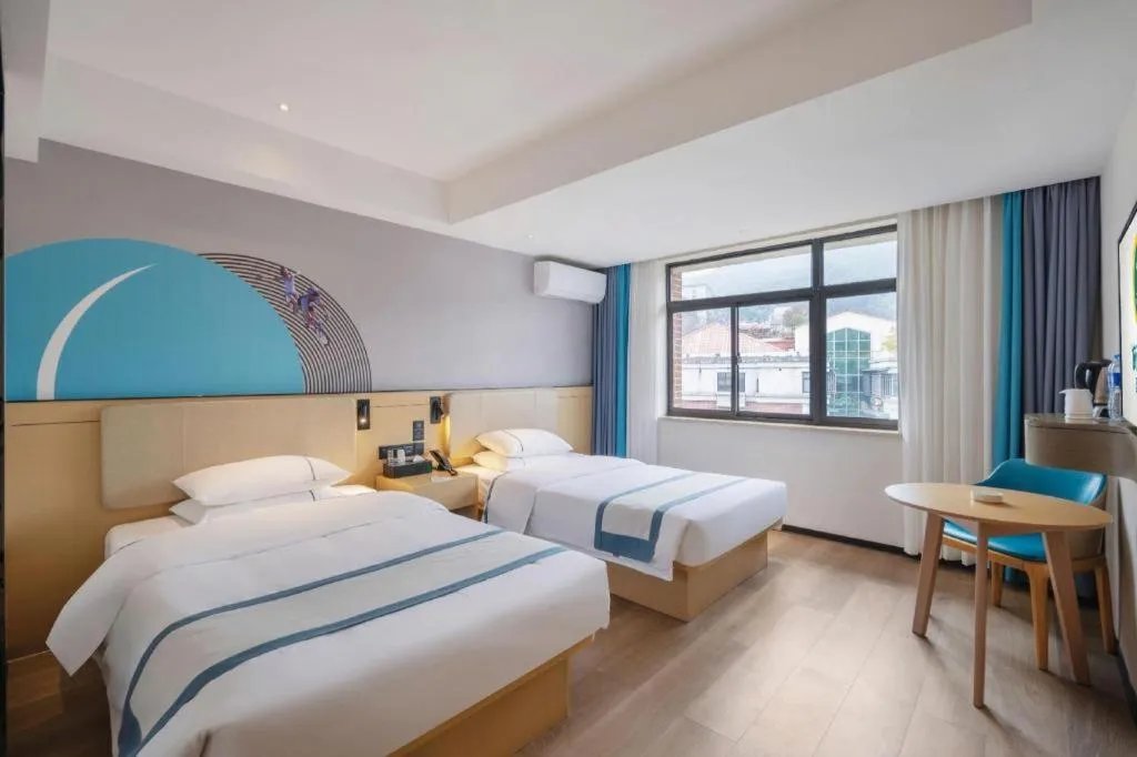 Bed in City Comfort Inn Changsha Yuelu Mountain Orange Island Head