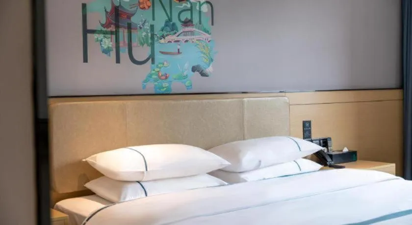 Bed in City Comfort Inn Changsha Yuelu Mountain Orange Island Head