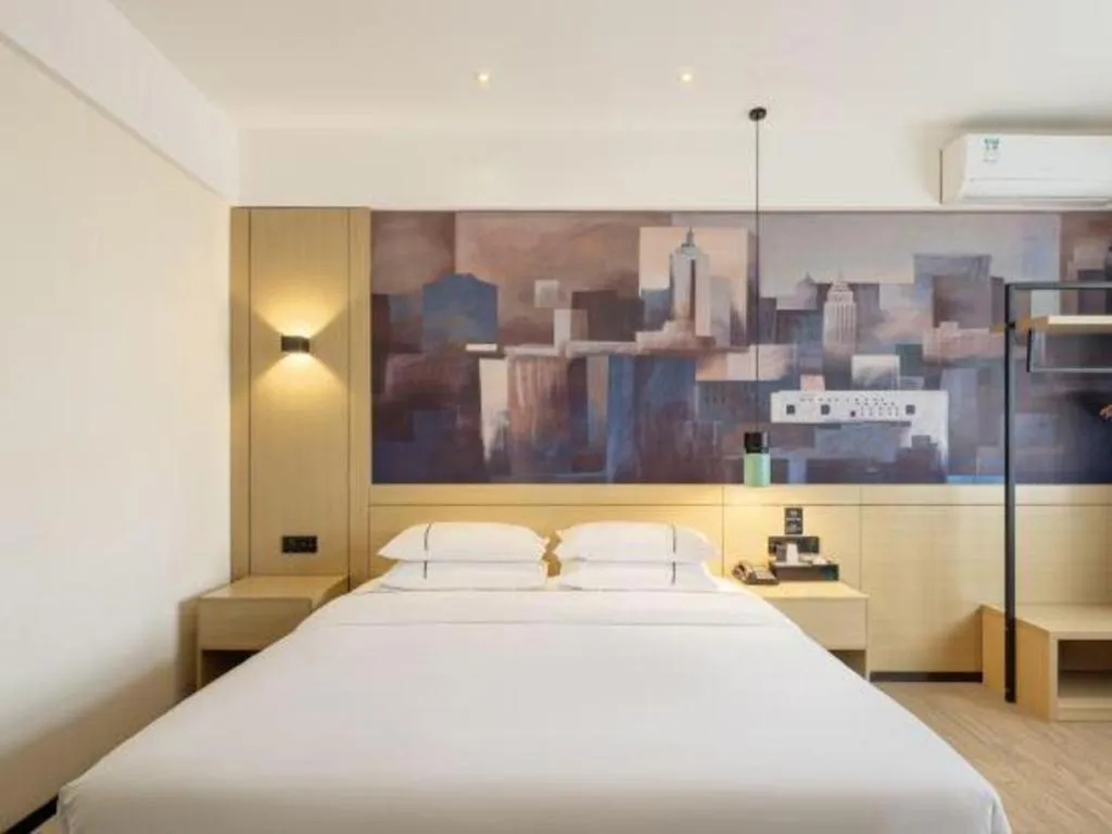 Bed in City Comfort Inn Zhongshan Banfu