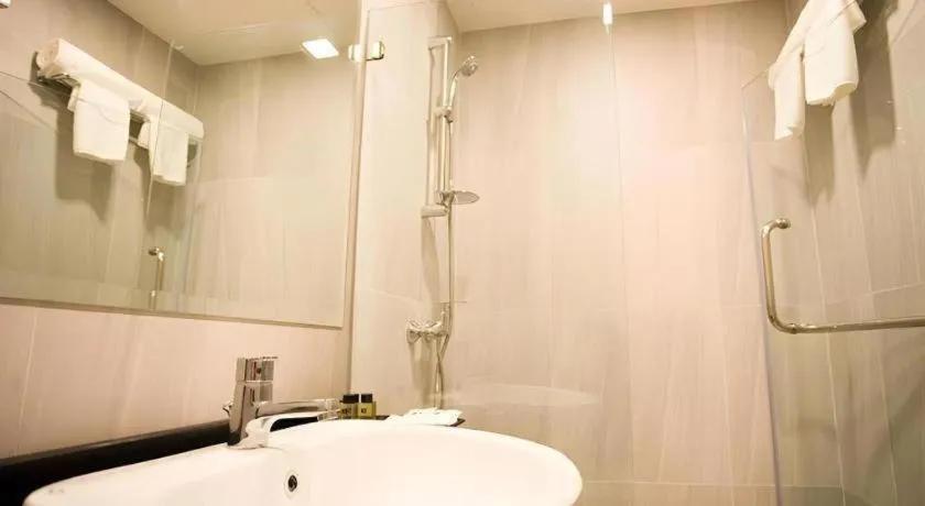 B2 Amata Nakorn Premier Hotel