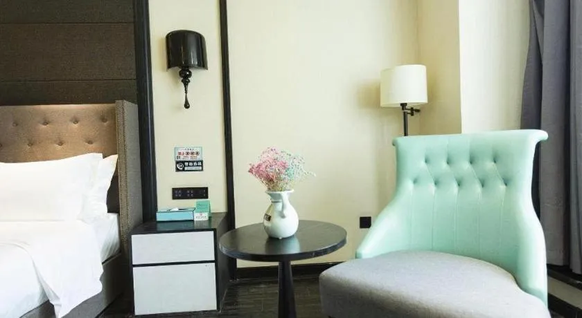 Bed in Xana Hotelle· Wulumuqi High Speed Railway Station Baonengcheng