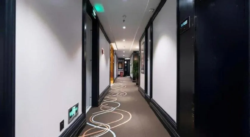 Xana Hotelle· Wulumuqi High Speed Railway Station Baonengcheng