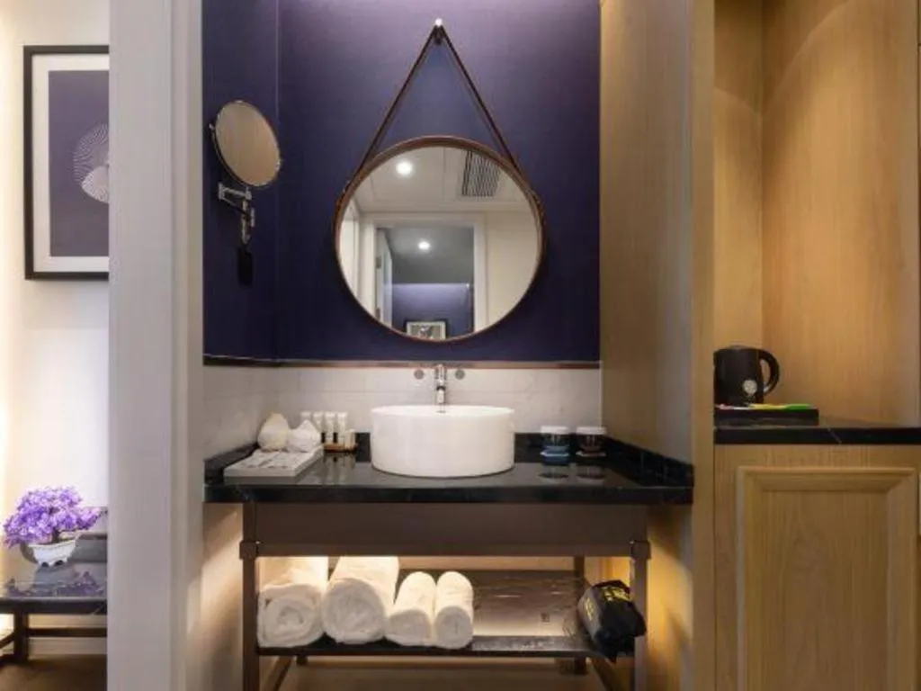 Jinjiang Metropolo Haikou East High Speed Railway Station Normal University