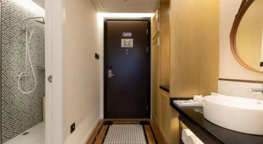 Jinjiang Metropolo Haikou East High Speed Railway Station Normal University