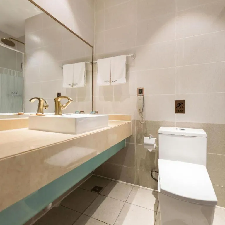 James Joyce Coffetel· Tianjin Olympic Center Lingbin Road Metro Station