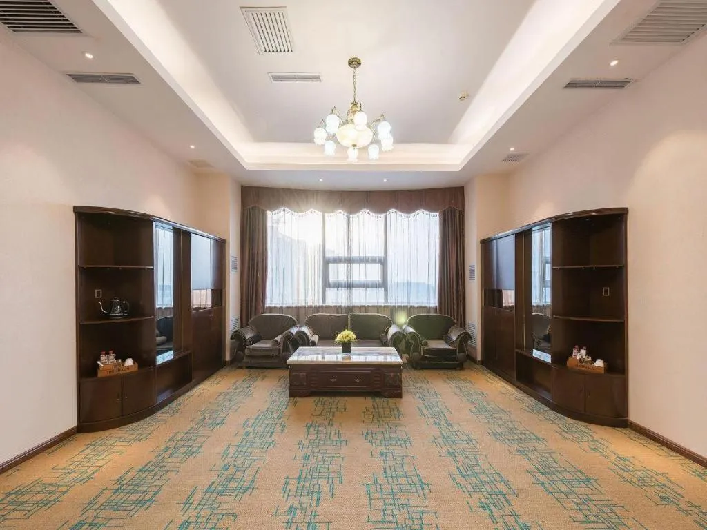 James Joyce Coffetel· Tianjin Olympic Center Lingbin Road Metro Station