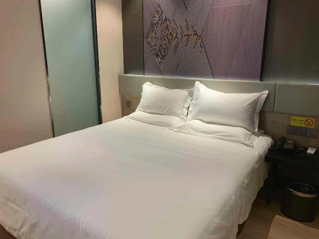 Bed in IU Hotels· Tianjin Houtai Chengjian University Haitai Industrial Park