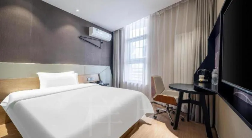 Bed in IU Hotels· Tianjin Houtai Chengjian University Haitai Industrial Park