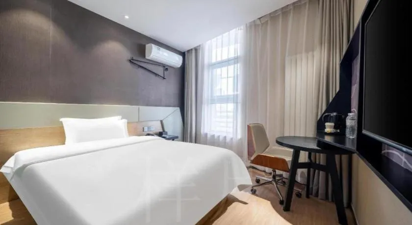 Bed in IU Hotels· Tianjin Houtai Chengjian University Haitai Industrial Park