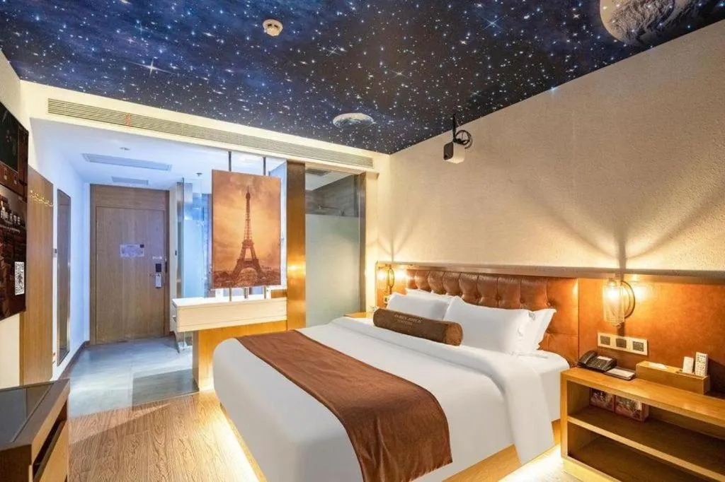 Bed in James Joyce Coffetel Shijiazhuang the Mixc Jinyuan Tower Airport Bus