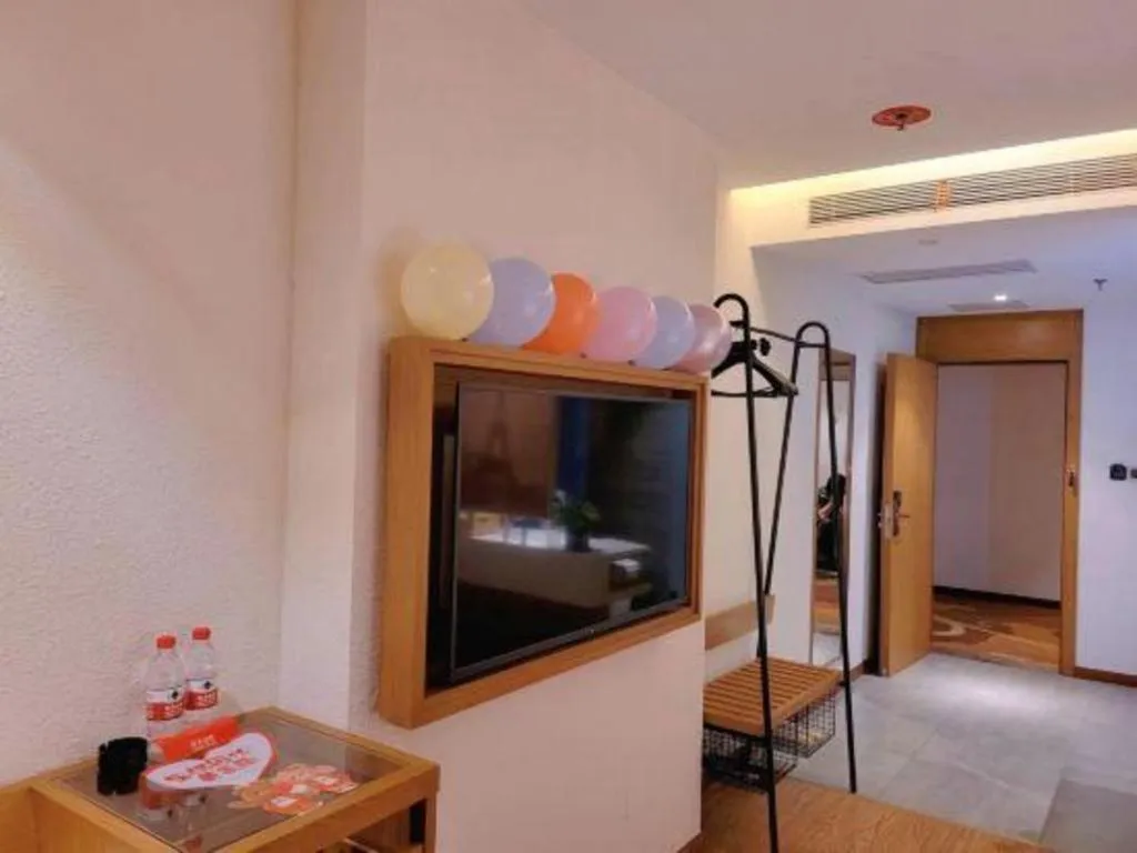 James Joyce Coffetel Shijiazhuang the Mixc Jinyuan Tower Airport Bus