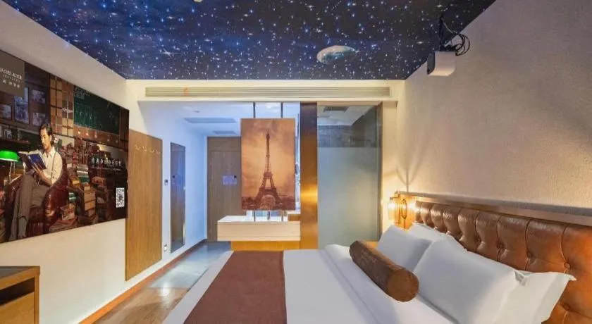 Bed in James Joyce Coffetel Shijiazhuang the Mixc Jinyuan Tower Airport Bus