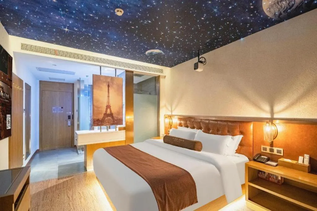 Bed in James Joyce Coffetel Shijiazhuang the Mixc Jinyuan Tower Airport Bus