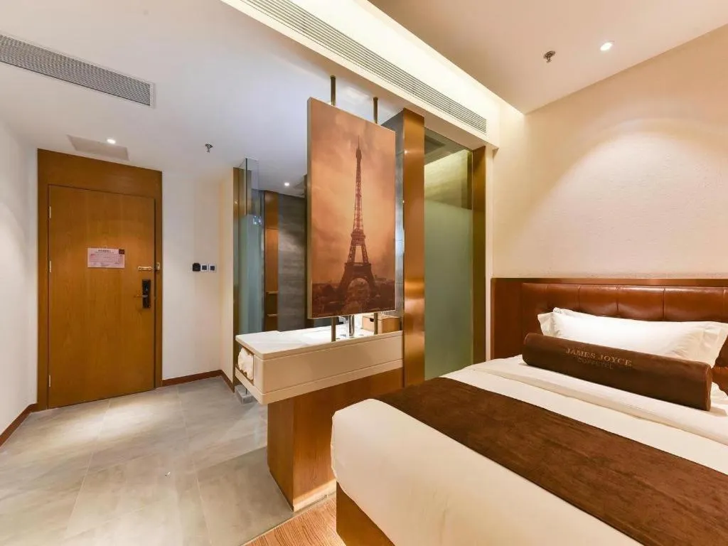Bed in James Joyce Coffetel Shijiazhuang the Mixc Jinyuan Tower Airport Bus