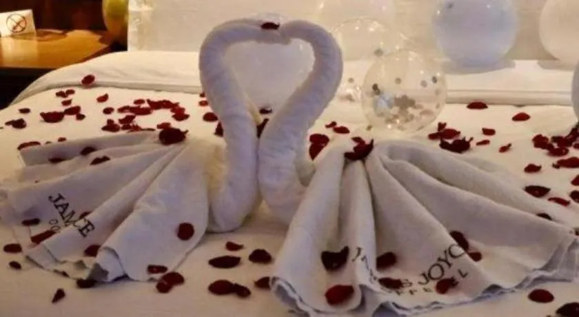 James Joyce Coffetel Shijiazhuang the Mixc Jinyuan Tower Airport Bus