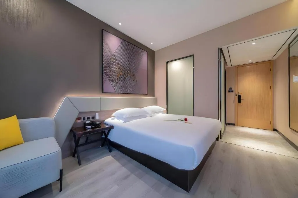 Bed in IU Hotels· Wuhan Jianghan Road Metro Station