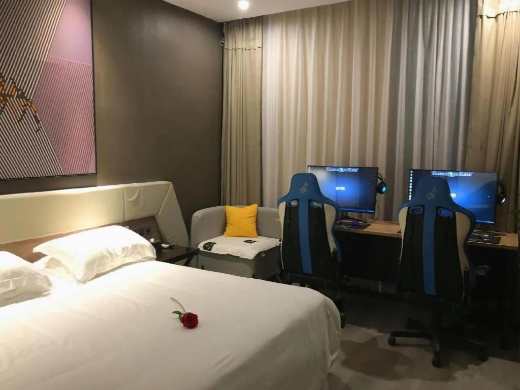 Bed in IU Hotels· Wuhan Jianghan Road Metro Station