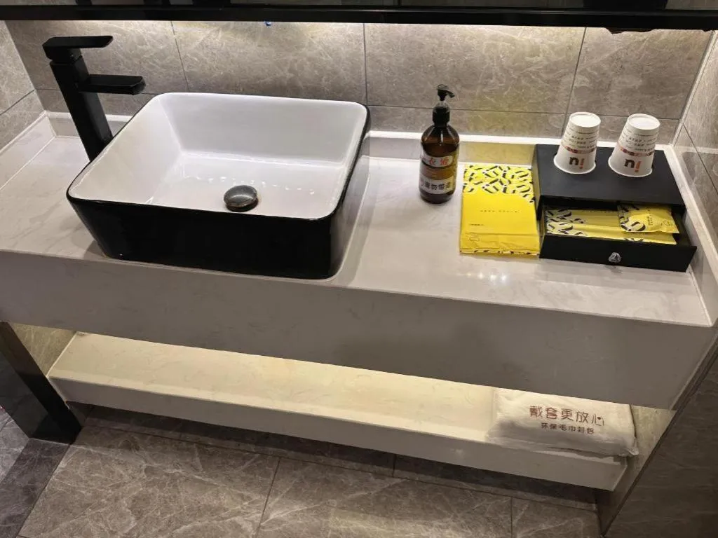 IU Hotels· Wuhan Jianghan Road Metro Station