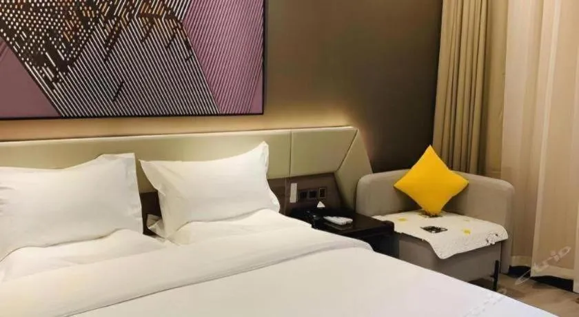 Bed in IU Hotels· Wuhan Jianghan Road Metro Station