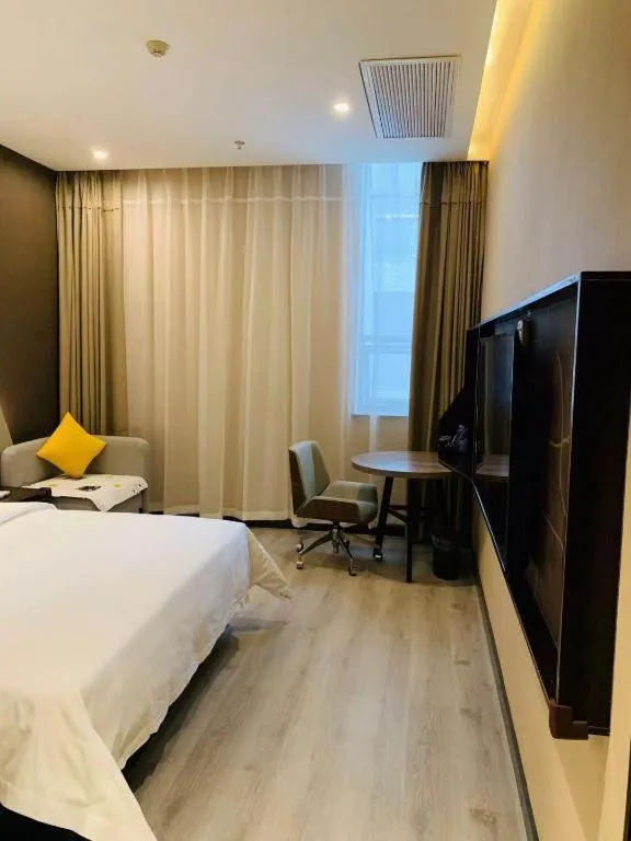 Bed in IU Hotels· Wuhan Jianghan Road Metro Station
