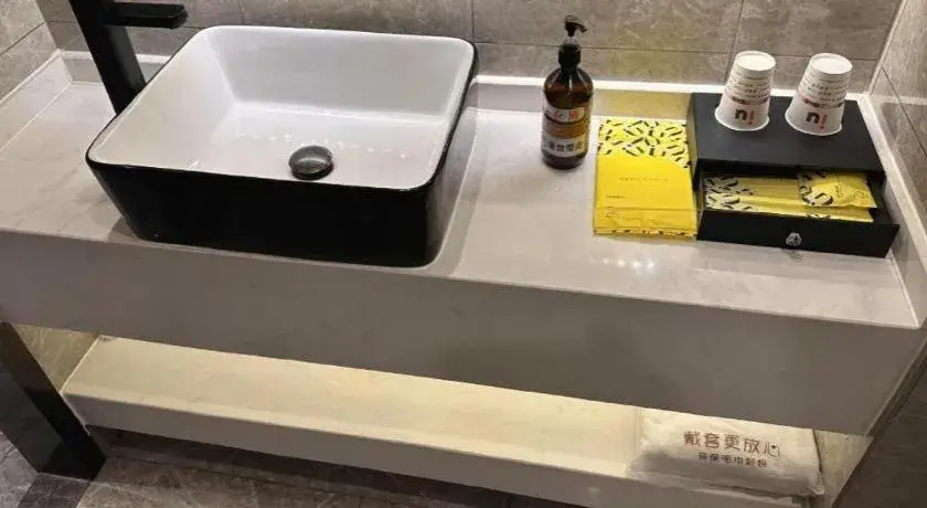 IU Hotels· Wuhan Jianghan Road Metro Station IU Hotels· Wuhan Jianghan Road Metro Station