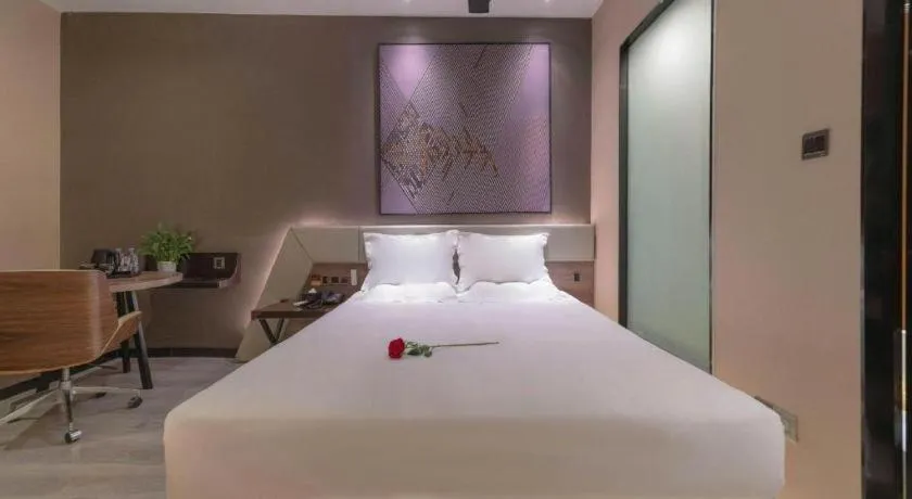 Bed in IU Hotels· Wuhan Jianghan Road Metro Station