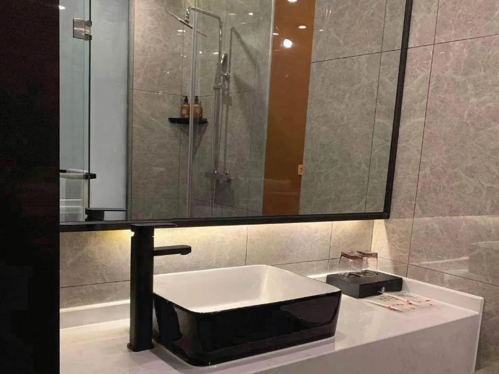 IU Hotels· Wuhan Jianghan Road Metro Station