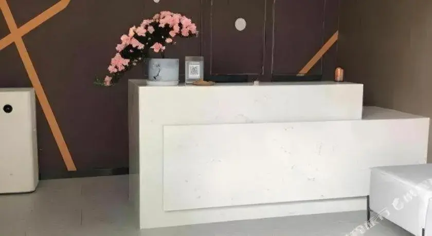 IU Hotels· Wuhan Jianghan Road Metro Station IU Hotels· Wuhan Jianghan Road Metro Station