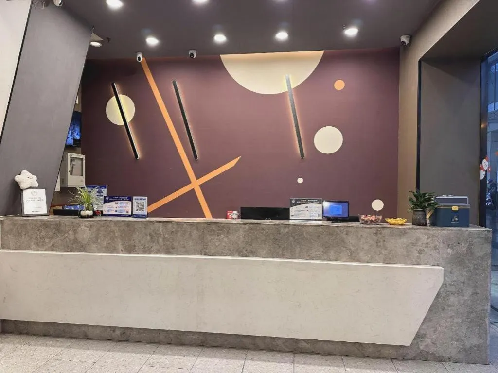 IU Hotels· Wuhan Jianghan Road Metro Station