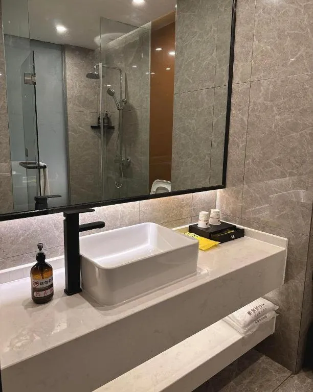 IU Hotels· Wuhan Jianghan Road Metro Station