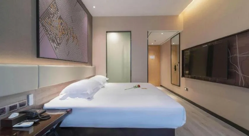 Bed in IU Hotels· Wuhan Jianghan Road Metro Station