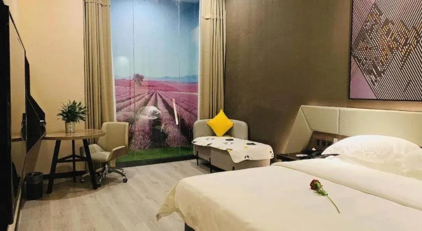 Bed in IU Hotels· Wuhan Jianghan Road Metro Station