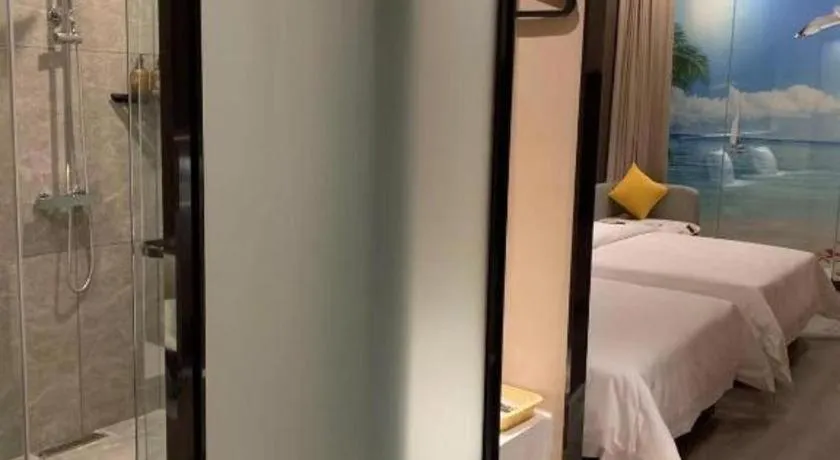 Bed in IU Hotels· Wuhan Jianghan Road Metro Station